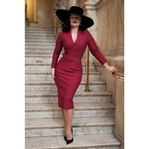 Robe crayon Denise en rouge rubis - Glamour Bunny Business Babe - Modalova