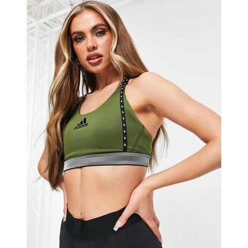 Adidas Training - Soutien-gorge à maintien intermédiaire avec bande logo - Kaki - adidas performance - Modalova