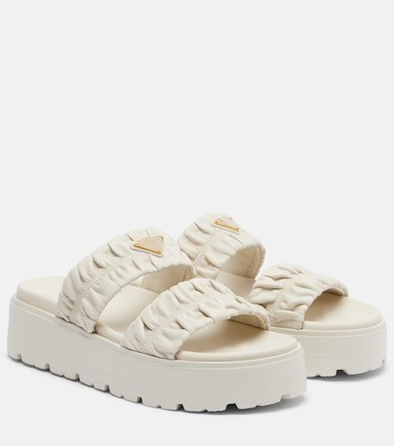 Mules compensées en cuir matelassé - Prada - Modalova