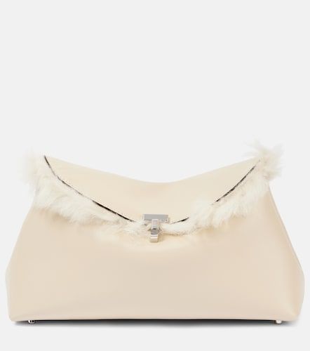 Pochette T-Lock en cuir doublée de peau lainée - Toteme - Modalova
