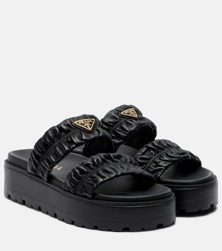 Sandales compensées en cuir matelassé - Prada - Modalova