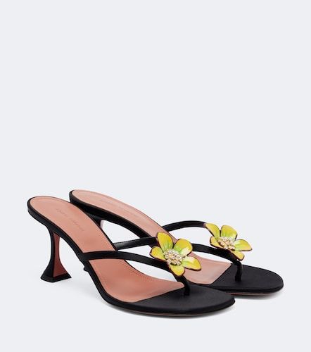 Sandales Vittoria en satin à ornements - Amina Muaddi - Modalova