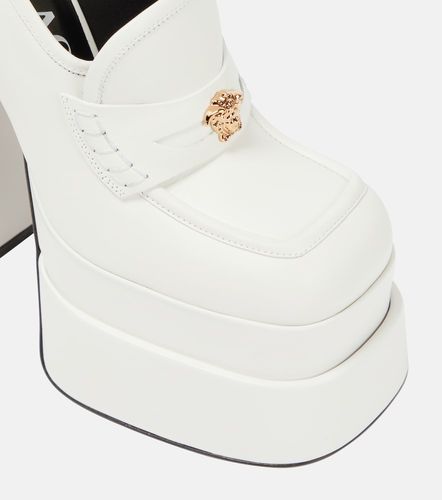 Escarpins à plateau Aevitas en cuir - Versace - Modalova