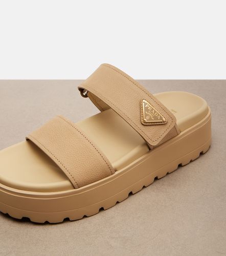 Sandales en cuir à semelle compensée - Prada - Modalova