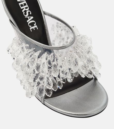 Versace Mules en PVC à ornements - Versace - Modalova