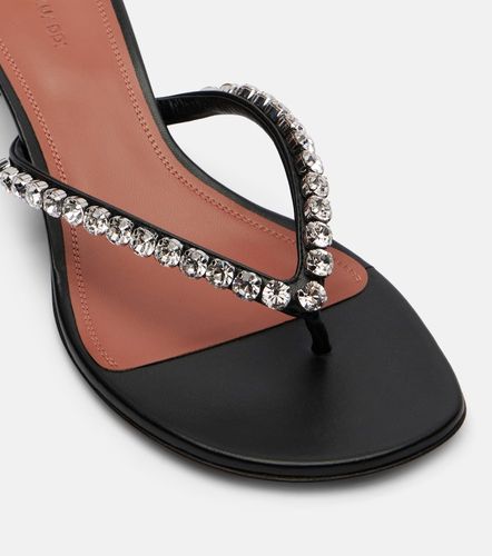 Mules Gigi 45 en cuir à ornements - Amina Muaddi - Modalova
