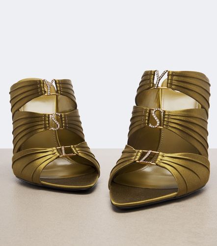 Mules Emilie en crêpe satin à ornements - Saint Laurent - Modalova