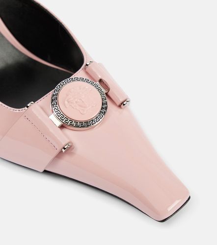 Versace Mules Medusa en cuir verni - Versace - Modalova