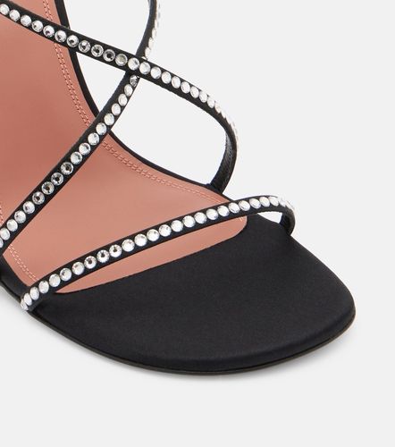 Sandales Sally en satin à cristaux - Amina Muaddi - Modalova