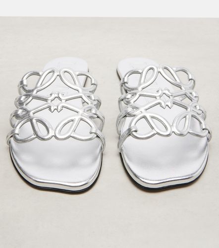 Loewe Mules Petal Anagram en cuir - Loewe - Modalova