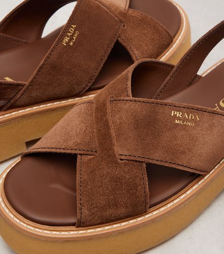 Prada Sandales compensées en daim - Prada - Modalova