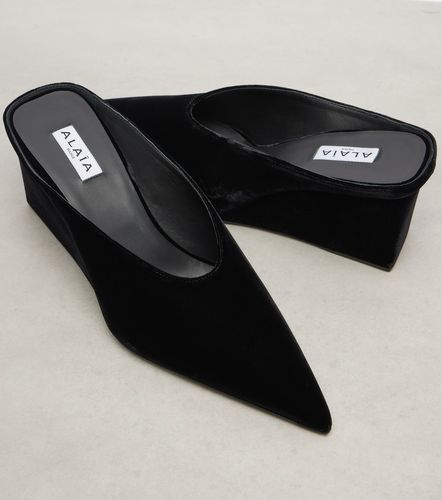 Alaïa Mules compensées Cube 75 en velours - Alaia - Modalova