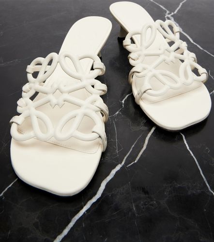 Loewe Mules Petal Anagram en cuir - Loewe - Modalova