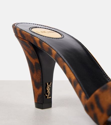Mules Jill 75 en satin à motif léopard - Saint Laurent - Modalova
