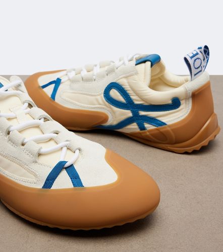 Loewe Baskets Grip Anagram en daim - Loewe - Modalova