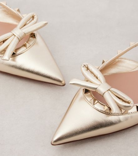Ballerines slingback Rockstud en cuir métallisé - Valentino Garavani - Modalova