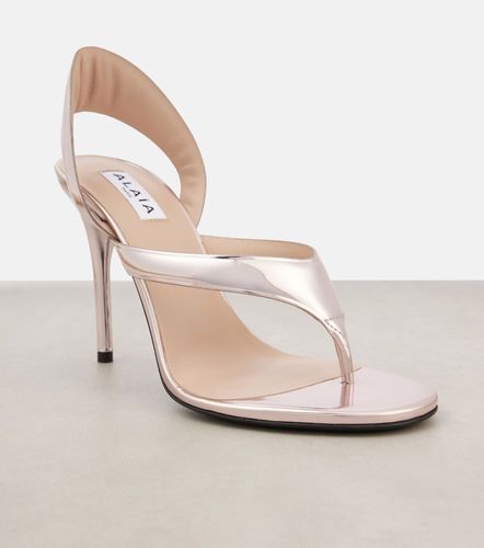 Alaïa Sandales Infradito en cuir métallisé - Alaia - Modalova