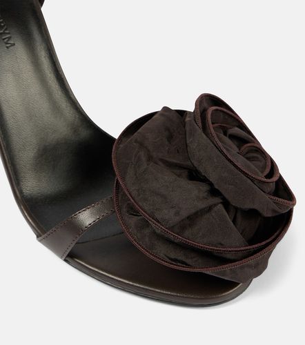 Sandales en satin à fleurs - Magda Butrym - Modalova
