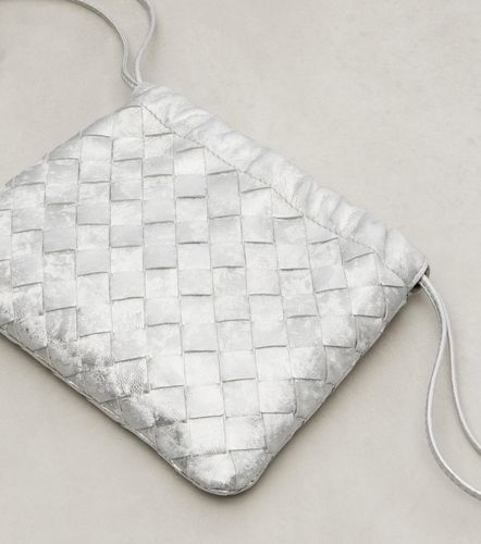 Pochette Small en cuir Intrecciato métallisé - Bottega Veneta - Modalova