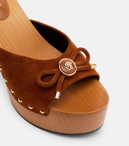 Versace Mules Opera Medusa en daim - Versace - Modalova