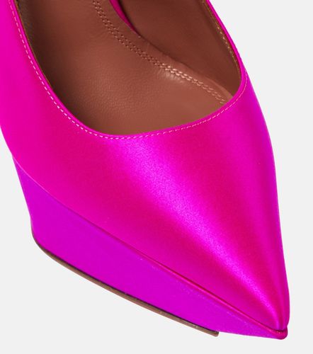 Escarpins Yigit à plateforme en satin - Amina Muaddi - Modalova