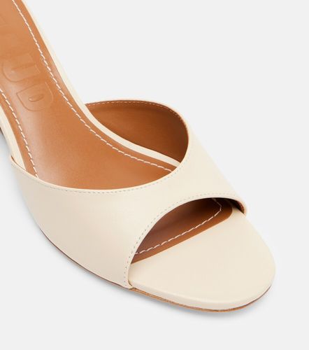 Mules compensées Brigitte en cuir - Staud - Modalova