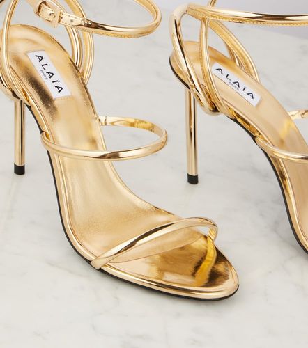 Alaïa Sandales à brides en cuir métallisé - Alaia - Modalova