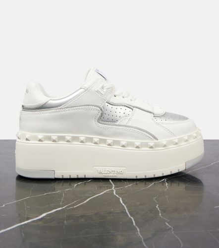 Baskets Freedots XL en cuir à plateforme - Valentino Garavani - Modalova