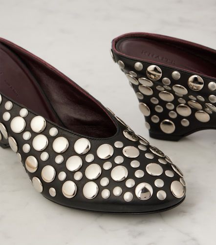 Mules compensées Cloak 75 en cuir - Khaite - Modalova