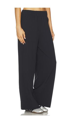 PANTALON LARGE EASY en . Taille S. Also en - Beyond Yoga - Modalova