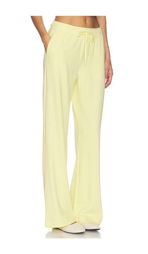 JAMBES LARGES BREATHE en . Taille M. Also en L, XL - Beyond Yoga - Modalova