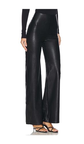 PANTALON IMITATION CUIR JAMBES LARGES en . Taille S. Also en M, L, XL - Commando - Modalova