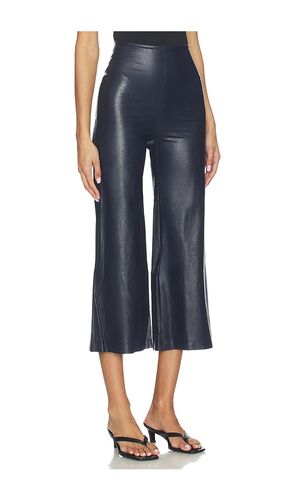 PANTALON CROPPED EN SIMILICUIR en . Taille M. Also en S, XL, XS - Commando - Modalova