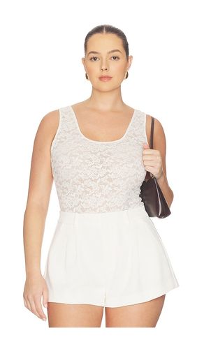 Stretch Lace Scoop Tank Bodysuit en . Taille M. Also en L, XL - Good American - Modalova