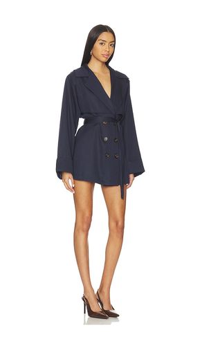 X REVOLVE Verina Mini Trench Jacket en . Taille S. Also en - SNDYS - Modalova