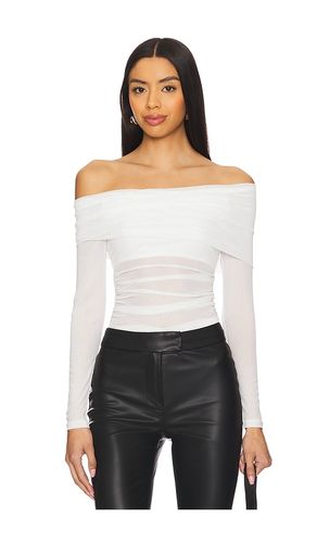 Kami Off Shoulder Top in . Size M, S, XL, XS, XXS - superdown - Modalova