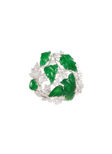 Diamond jade white gold leaf motif brooch - SAMUEL KUNG - Modalova