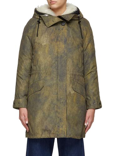 REVERSIBLE ARMY PRINT QUILTED PARKA COAT - ARMY BY YVES SALOMON - Modalova