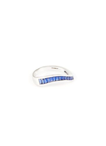‘Talay' Baguette Cut Sapphire 18K White Gold Wave Ring - KAVANT & SHARART - Modalova