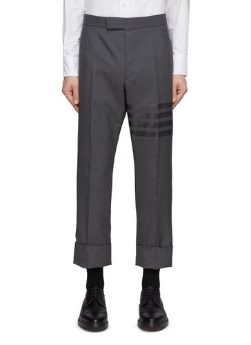 ENGINEERED 4 BAR PLAIN WEAVE WOOL BACKSTRAP SUITING PANTS - THOM BROWNE - Modalova