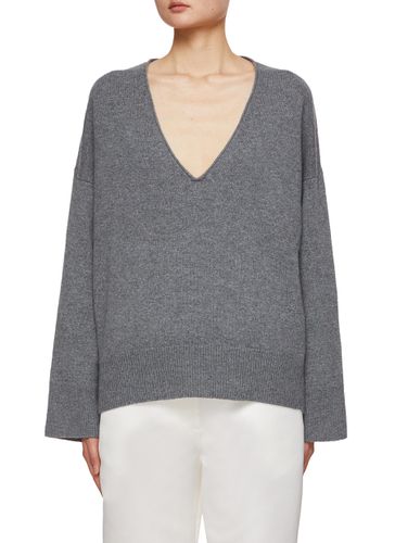 Cashmere Knit Deep V-Neck Sweater - LE KASHA - Modalova