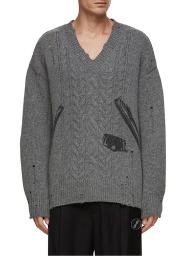 ‘Cash Destroyed' Distressed Cable Knit V-Neck Sweater - WE11DONE - Modalova