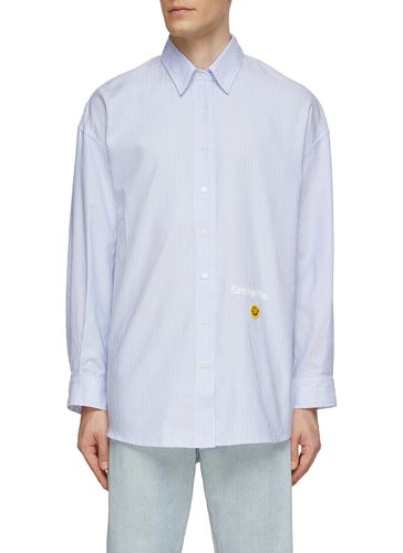 Smiley Face Patch Striped Shirt - JOSHUA'S - Modalova