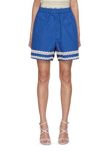 Lace Strips Colourblock Shorts - STUDIO 133 BIYAN - Modalova