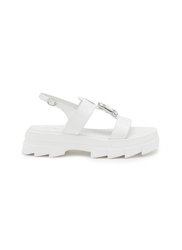 Saint Tropez Noho Crystal Buckle Patent Leather Sandals - STUART WEITZMAN - Modalova