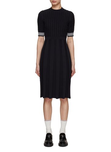 Easy Fit Exaggerated Pleated Cable Rib Knit Dress - THOM BROWNE - Modalova
