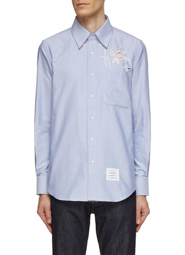 Embroidered Cut Out Crab And Starfish Shirt - THOM BROWNE - Modalova