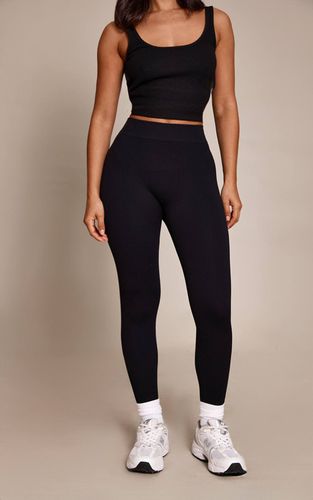 Black Legging Sans Couture Côtelé Ajusté Petite | Taille XS - PrettyLittleThing - Modalova