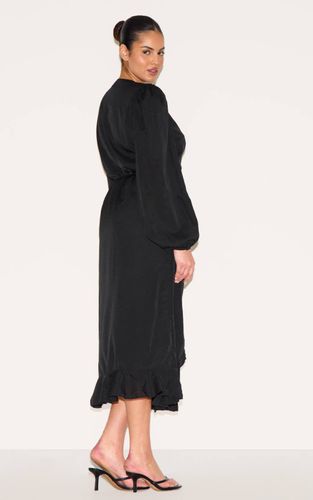 Black Robe Midi Portefeuille À Volants Grande Taille | Taille 44 - PrettyLittleThing - Modalova