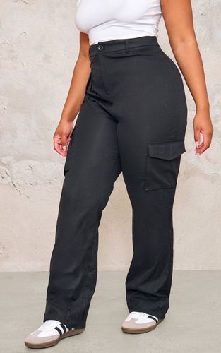 Black Pantalon Cargo Grande Taille Jambe Droite Avec Poches Plaquées | Taille 56 - PrettyLittleThing - Modalova